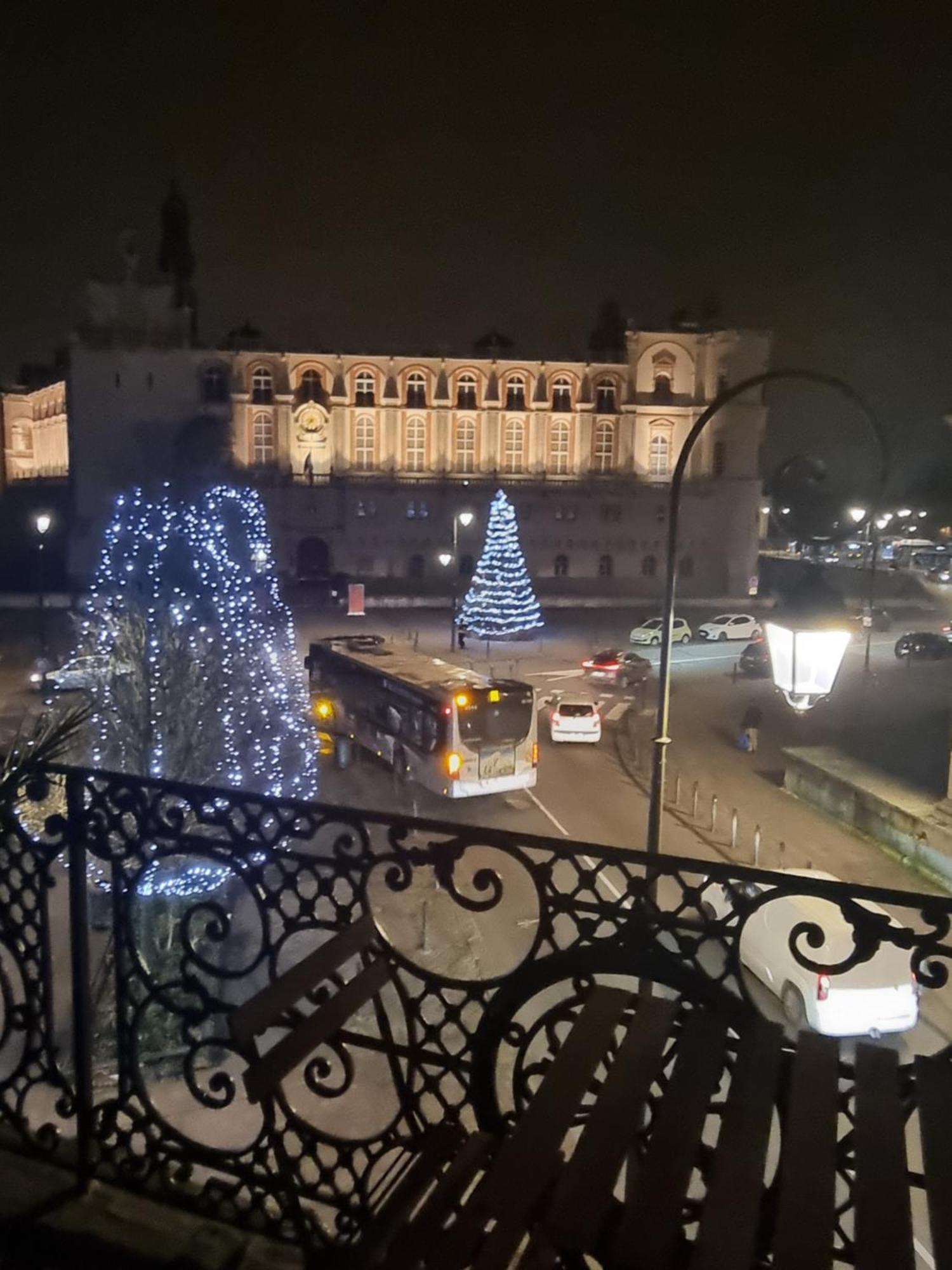 Face Chateau St Germain En Laye, Appartement 4 A 6 Personnes, 23 Min De Paris Champs-Elysees 생제르맹 앙 레 외부 사진